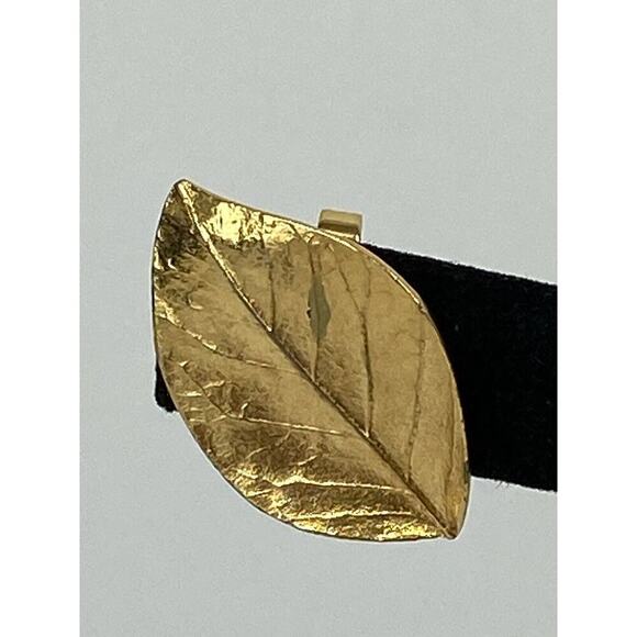 Crown Trifary Clip Ons Earrings Gold Tone Leaves Signed Vintage - Picture 6 of 16